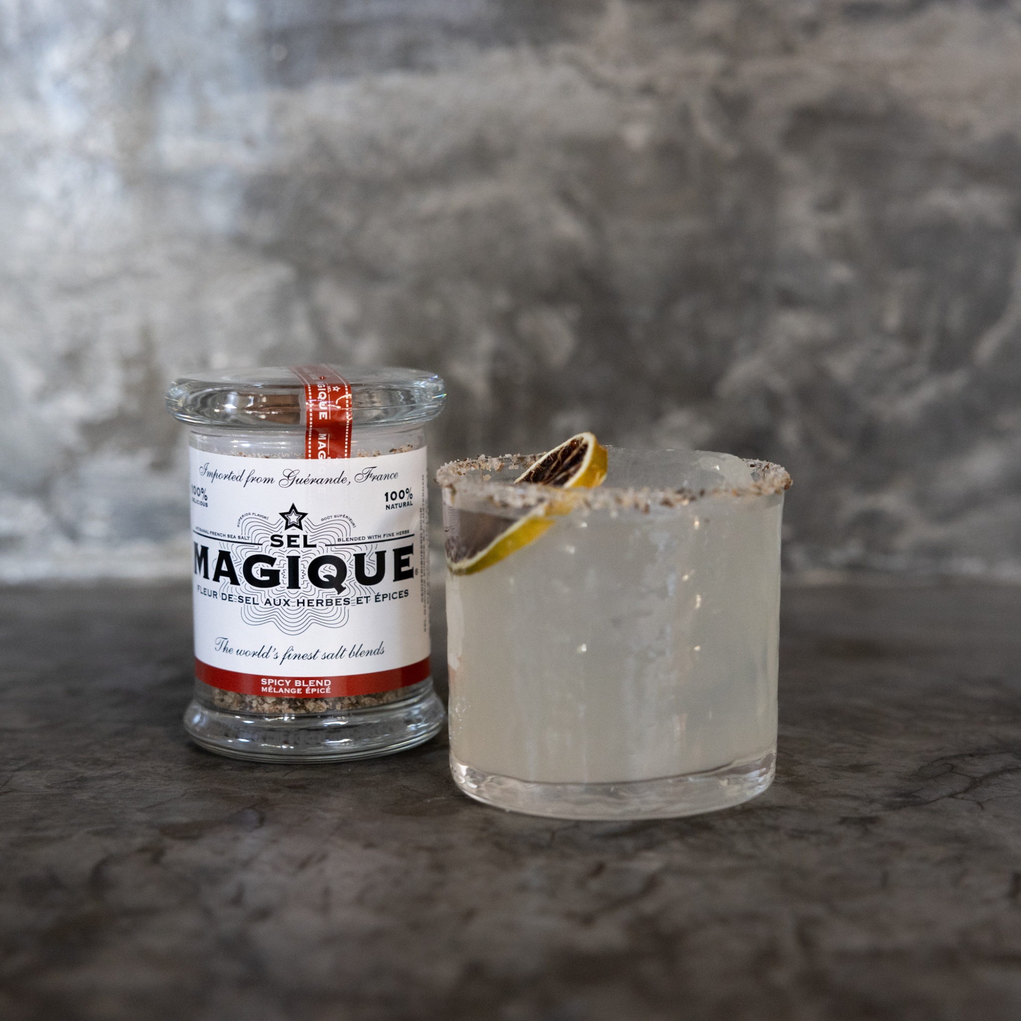 Sel_Magique_Spicy_blend_salt_rimmed_glass_with_fleur_de_sel_rose_peppercorn_chilli_pepper_and_thyme_margharita